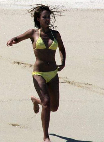 Jessica Alba sur la plage